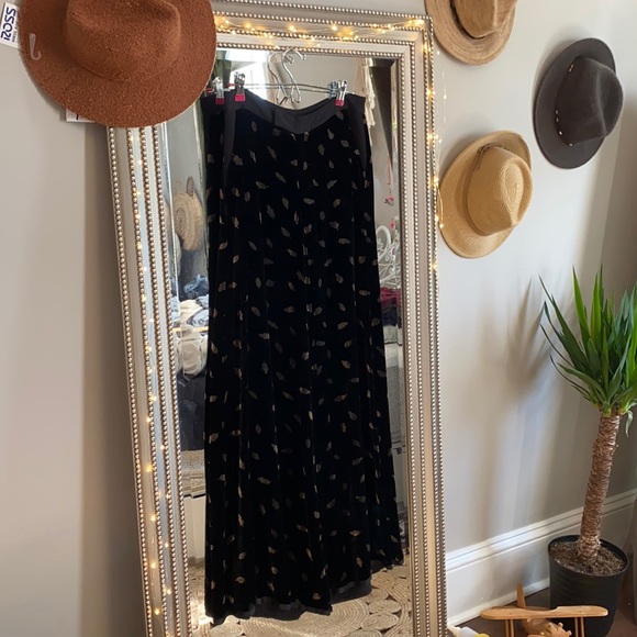 STUNNING & RARE Velvet Anthropologie Pants - Picture 3 of 13